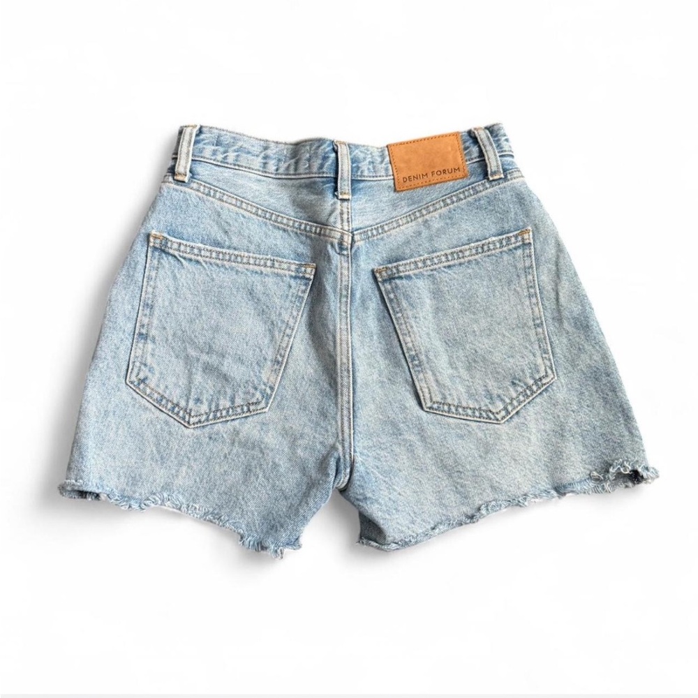 Denim Forum Blue Boyfriend Jeans with Casual Faded Look